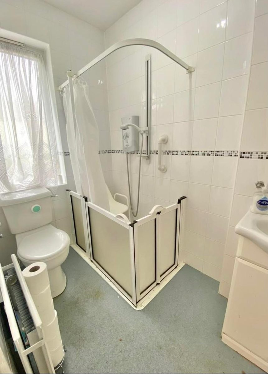 Bathroom before GPH Plumbing & Heating started