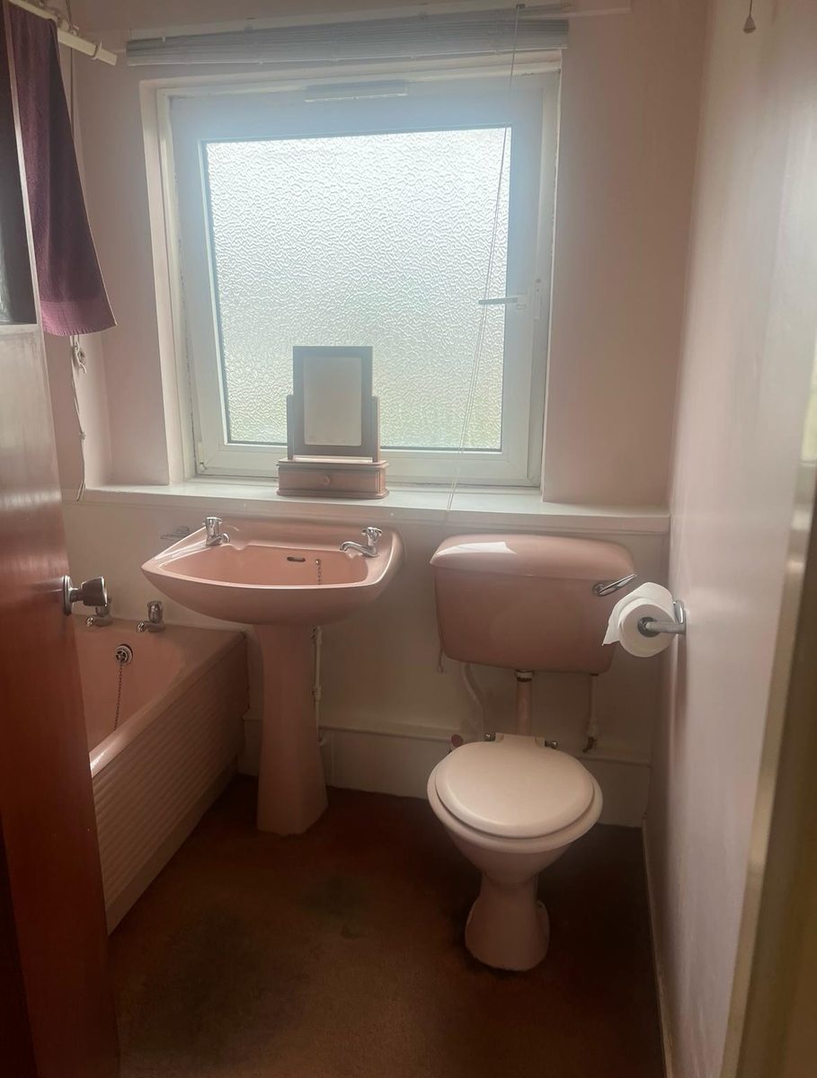 Bathroom before GPH Plumbing & Heating started