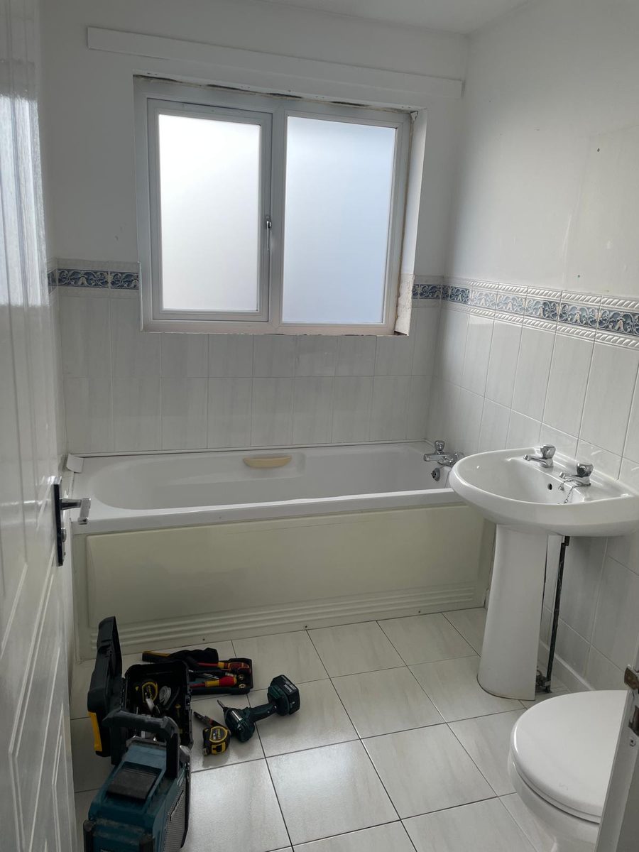 Bathroom before GPH Plumbing & Heating started