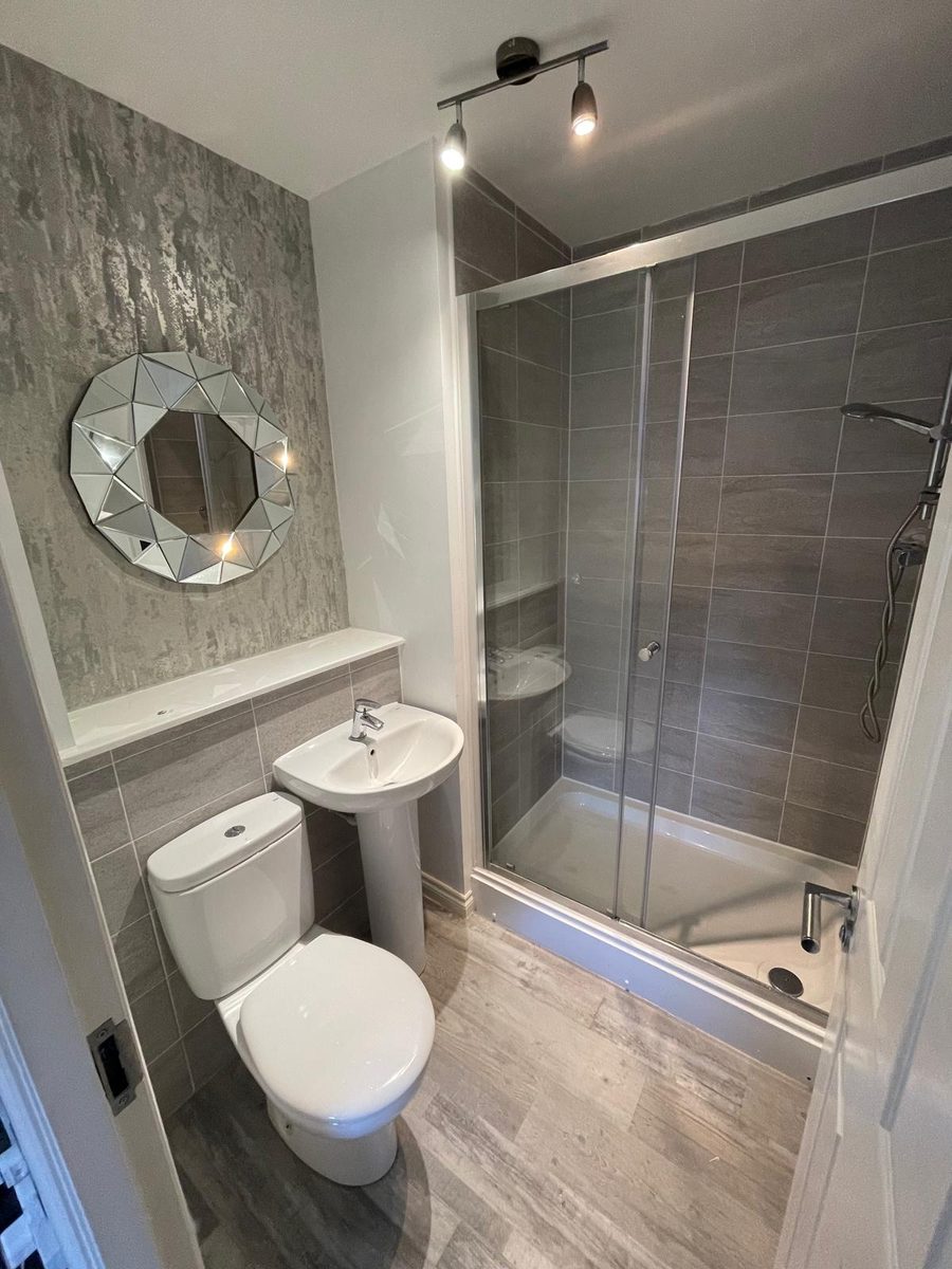 Bathroom before GPH Plumbing & Heating started