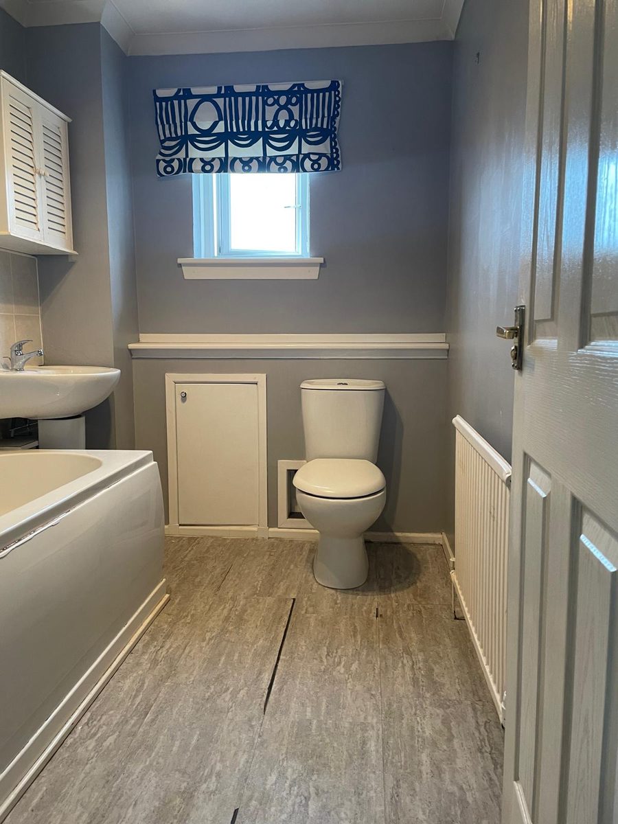 Bathroom before GPH Plumbing & Heating started