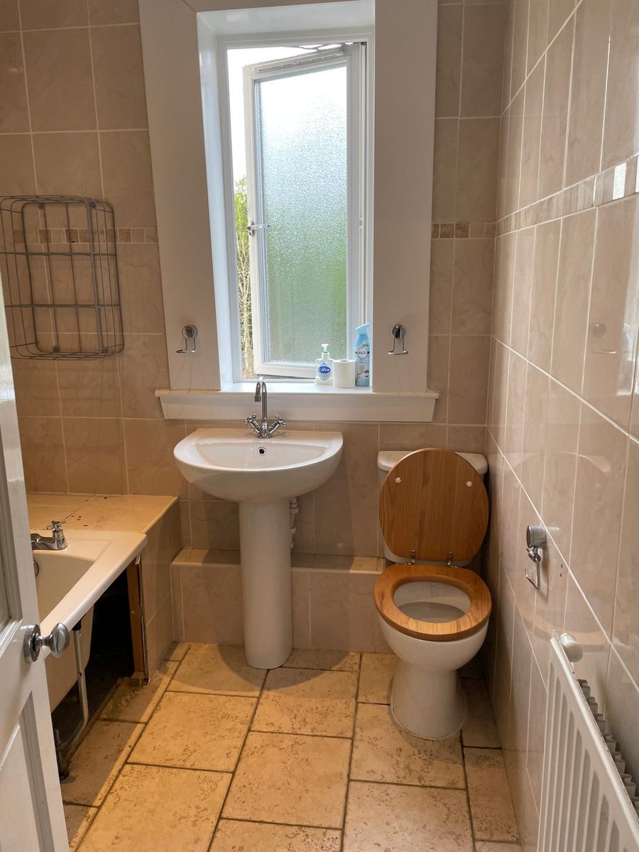 Bathroom before GPH Plumbing & Heating started