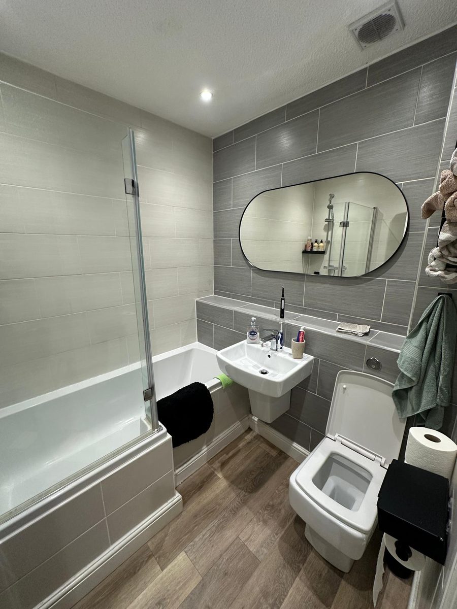 Bathroom before GPH Plumbing & Heating started