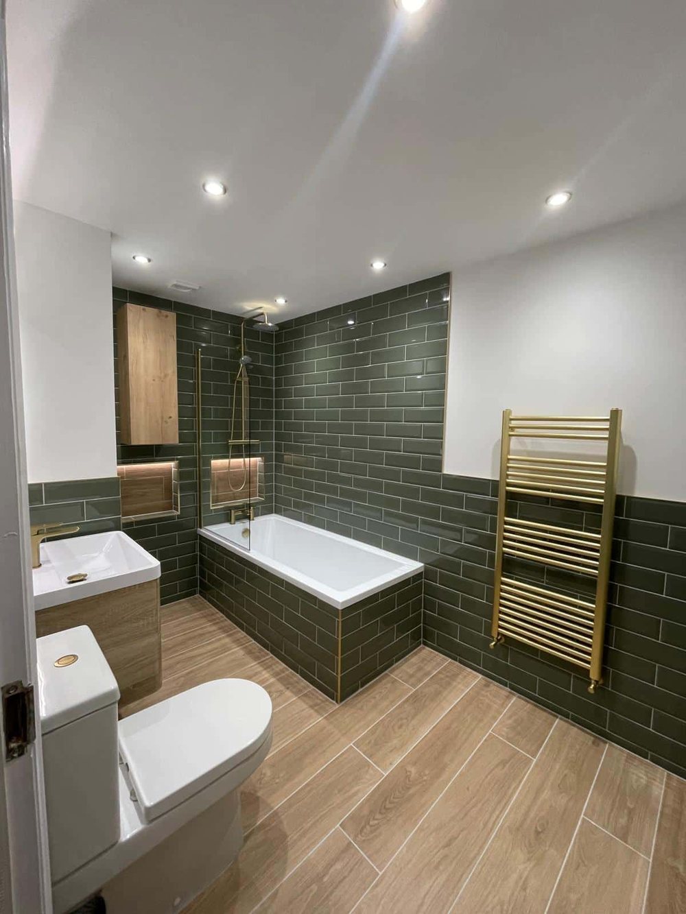 Bathroom by GPH Plumbing & Heating