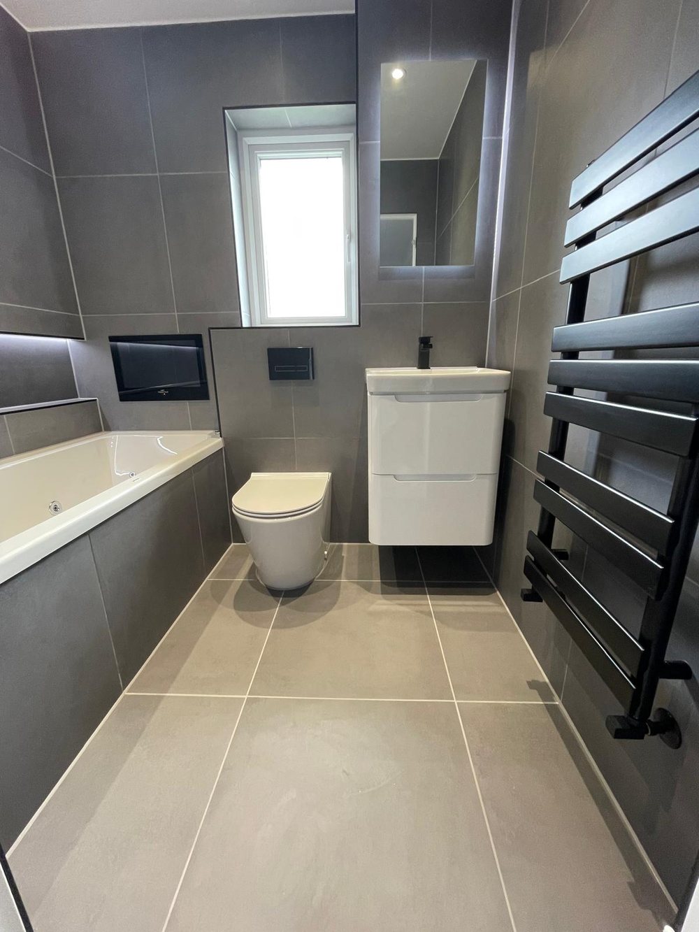 Bathroom by GPH Plumbing & Heating