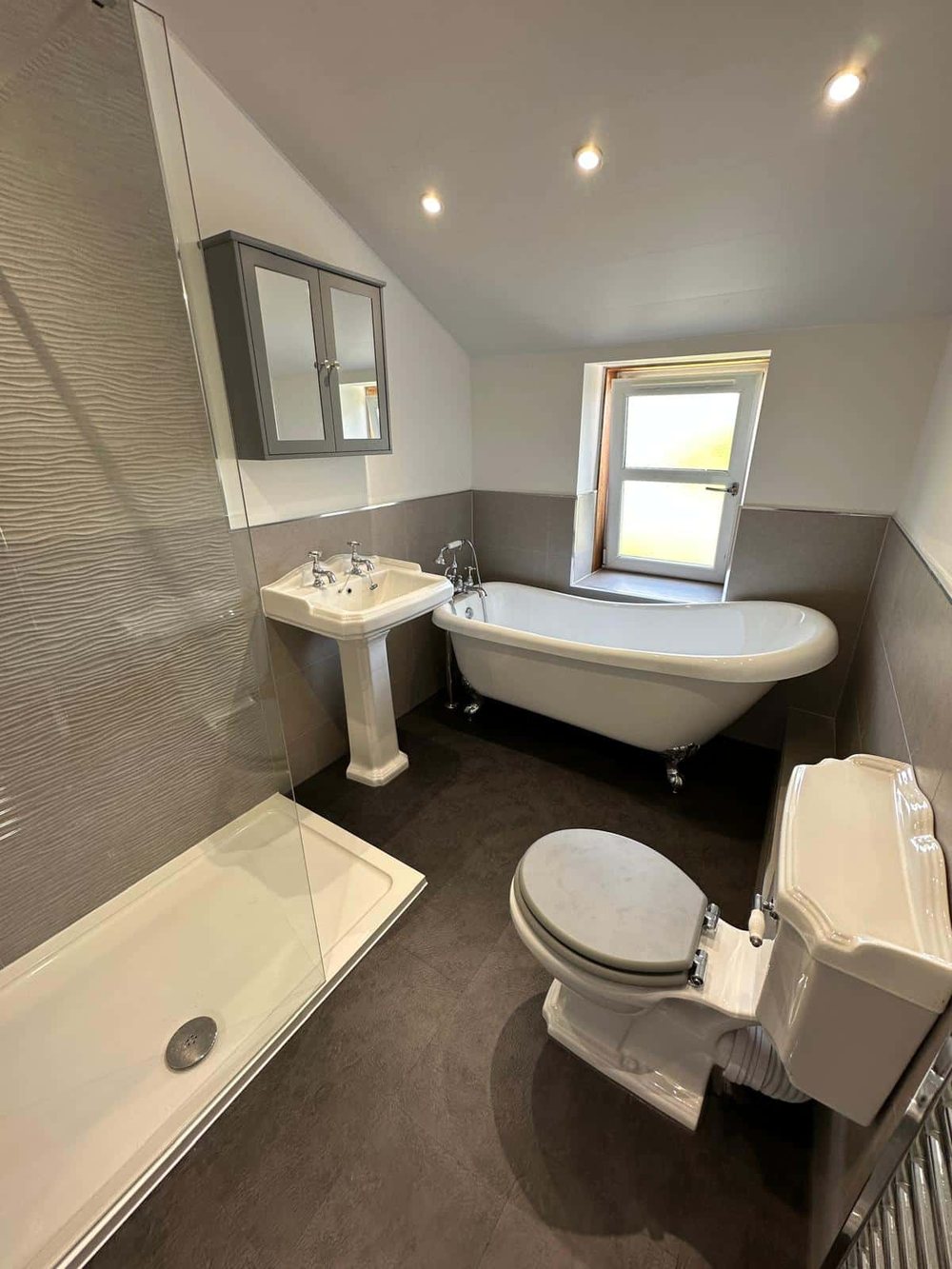 Traditional roll top bath with pedestal basin